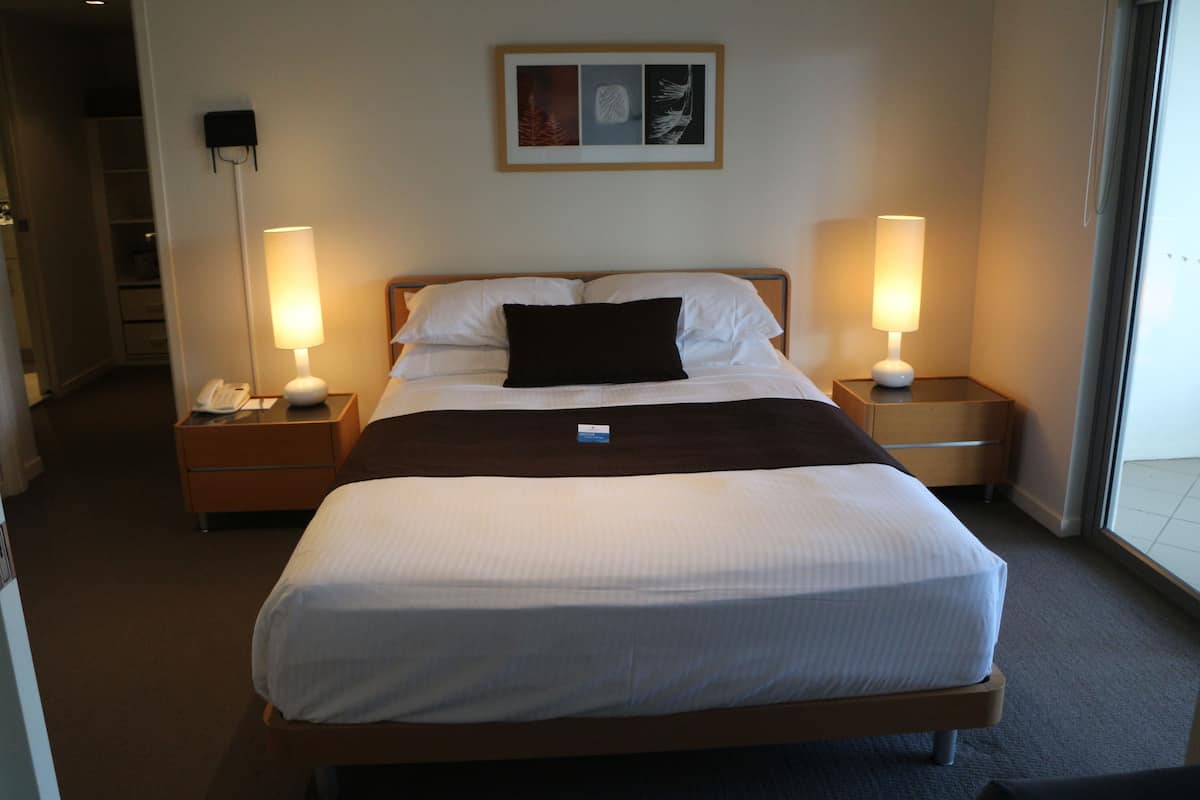 Appartement, 1 queensize bed | Een kluis op de kamer, individueel gedecoreerd, individueel gemeubileerd