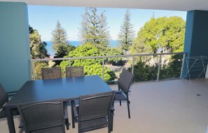 Apartamento, 2 quartos, vista para o oceano, de frente para a praia | Vista da propriedade