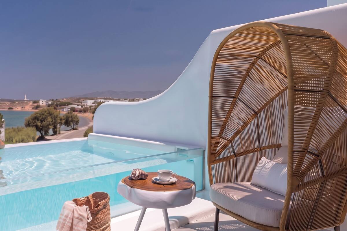 Ocean View Junior Suite Heated Private Infinity Pool with Glass Wall | Egyptiska bomullslakan, sängtillbehör av högsta kvalitet och duntäcken