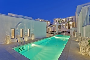 6 outdoor pools, open 8:00 AM to midnight, pool umbrellas, pool loungers