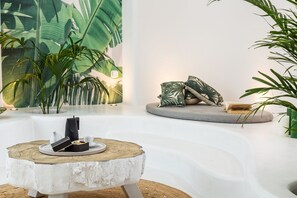 Sea View Diamond Suite, Heated Private Plunge Pool | Living room