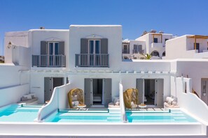 Ocean View Junior Suite Heated Private Infinity Pool with Glass Wall | Private pool - Lilly Residence-All Sea View Suites | Adults Only (Paros)