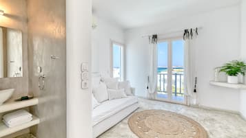 Sea View Honeymoon Suite, Jetted Tub | Egyptian cotton sheets, premium bedding, Tempur-Pedic beds, minibar