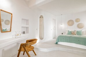 Ocean View Diamond Suite Heated Private Plunge Pool | Egyptian cotton sheets, premium bedding, down comforters - Lilly Residence-All Sea View Suites | Adults Only (Paros)