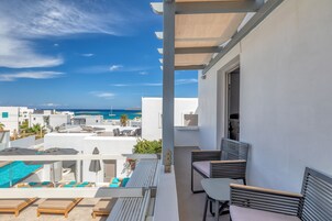 Ocean View Superior Suite Hot Tub(430 sq.ft / 40m2) | Vista da sacada