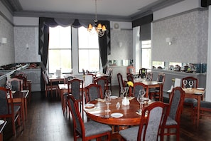 Breakfast and dinner served, Italian cuisine