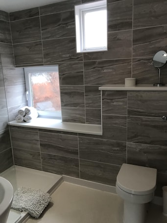 Double Room, Ensuite | Bathroom. Cornerways
