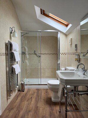 Double or Twin Room (William) | In-room safe, individually decorated, desk, iron/ironing board - Cottage Lodge Hotel (Brockenhurst)