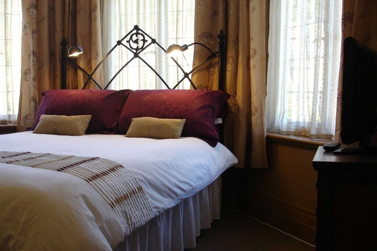 Standard EnSuite, One Double Bed (Bay)