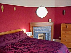 Double Room, Ensuite (Raspberry) - Crabble Hill House (Dover)