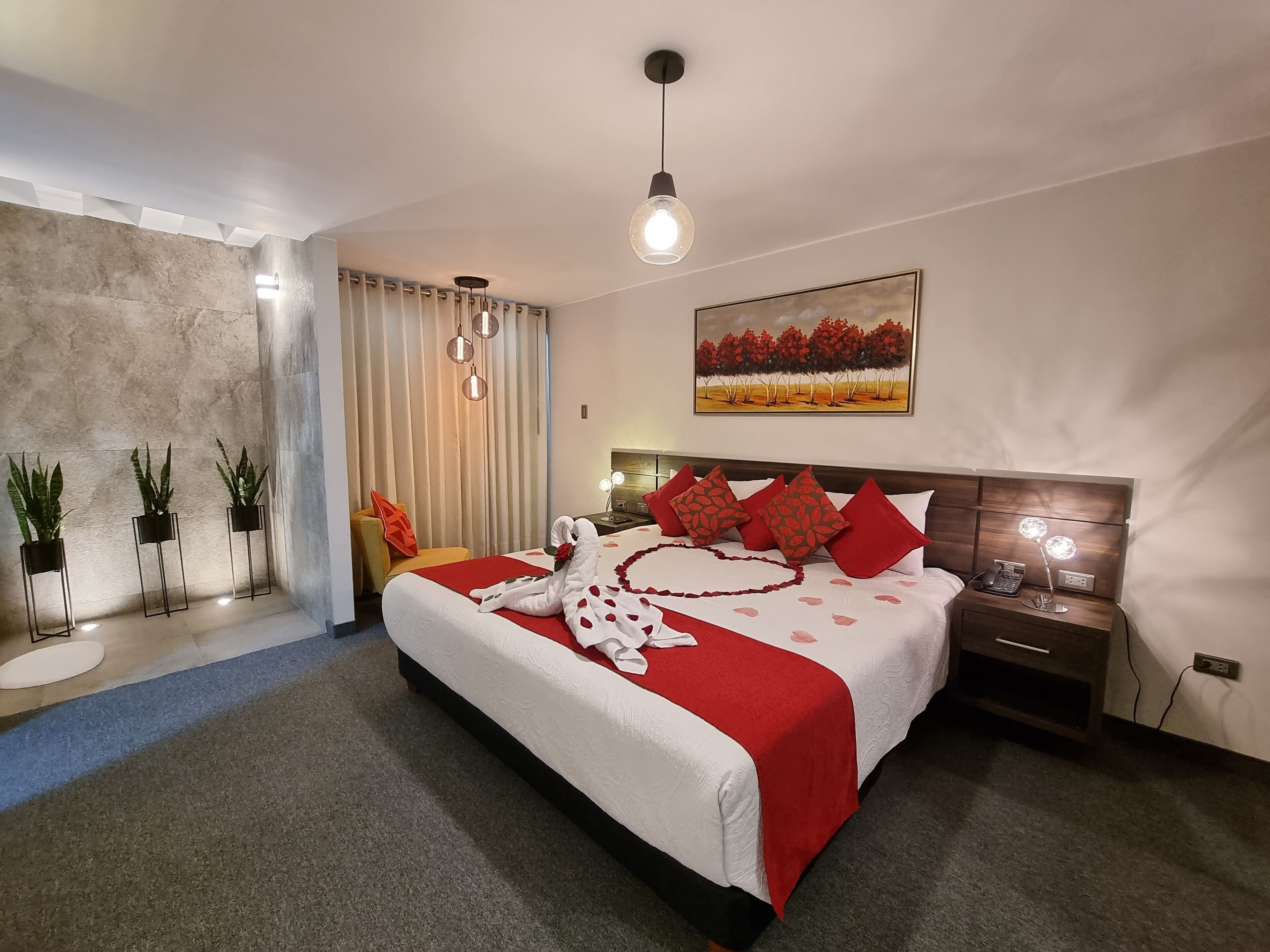 Hypo-allergenic bedding, minibar, laptop workspace, iron/ironing board