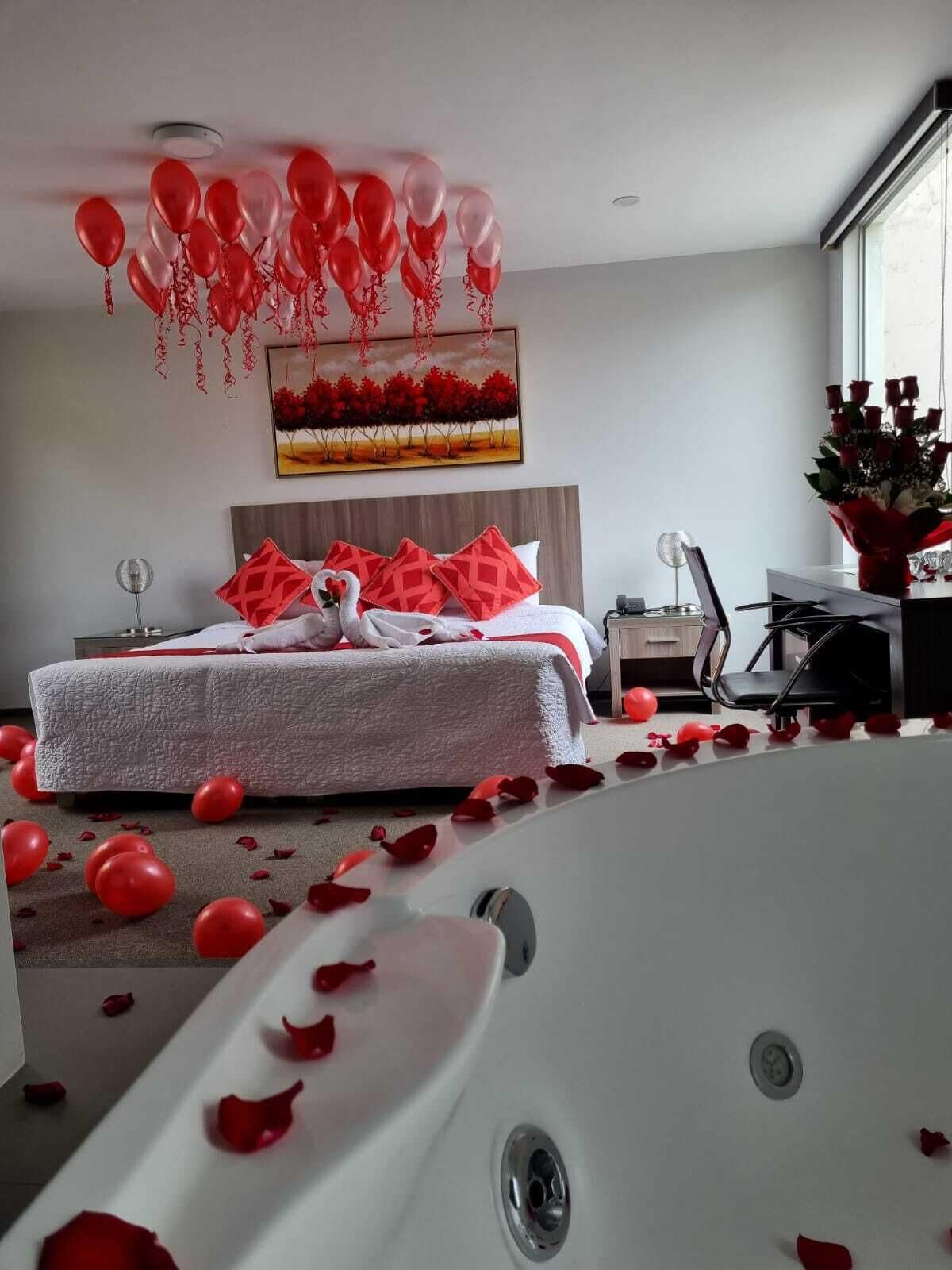 スイート | 低刺激性寝具、ミニバー、ノートパソコン用作業スペース、アイロン / アイロン台