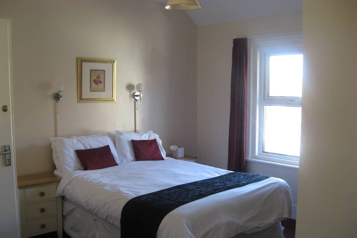 1 bedroom, pillow-top beds, individually decorated