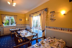Daily full breakfast (GBP 7.50 per person) - Eastbourne Reymar - B&B (Eastbourne)