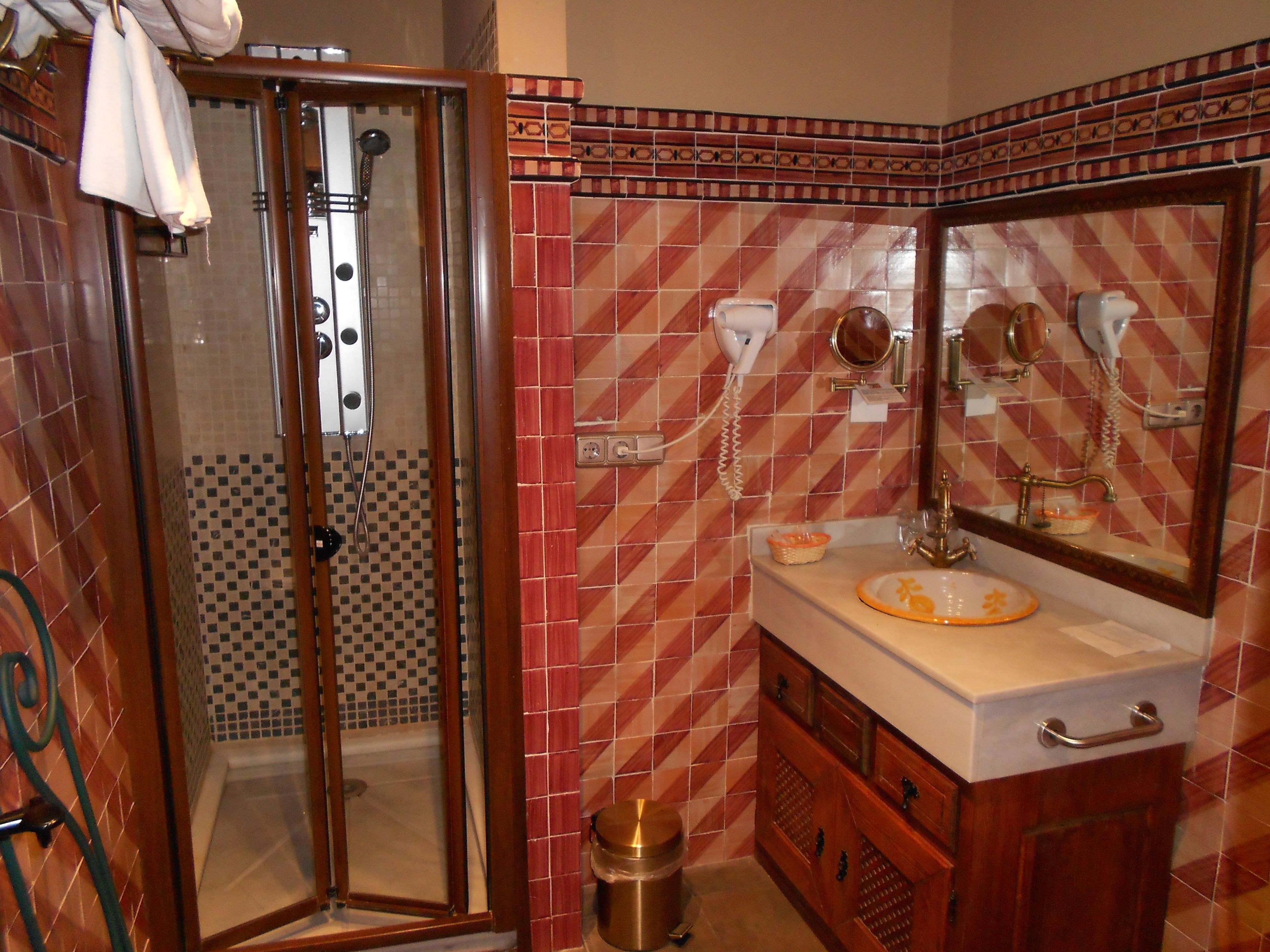 shower, free toiletries, hair dryer, bidet