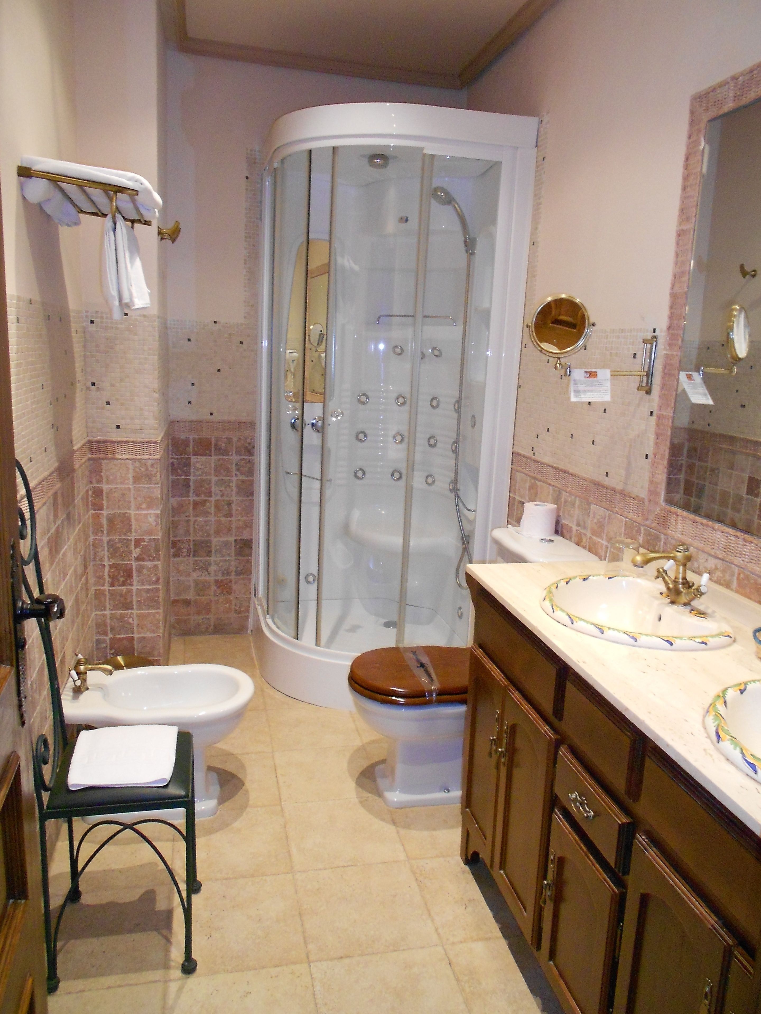 double room | bathroom | shower, free toiletries, hair dryer, bidet