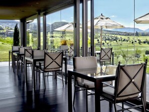 Serveert lunch en diner, Spaanse gerechten