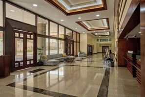 Lobby lounge