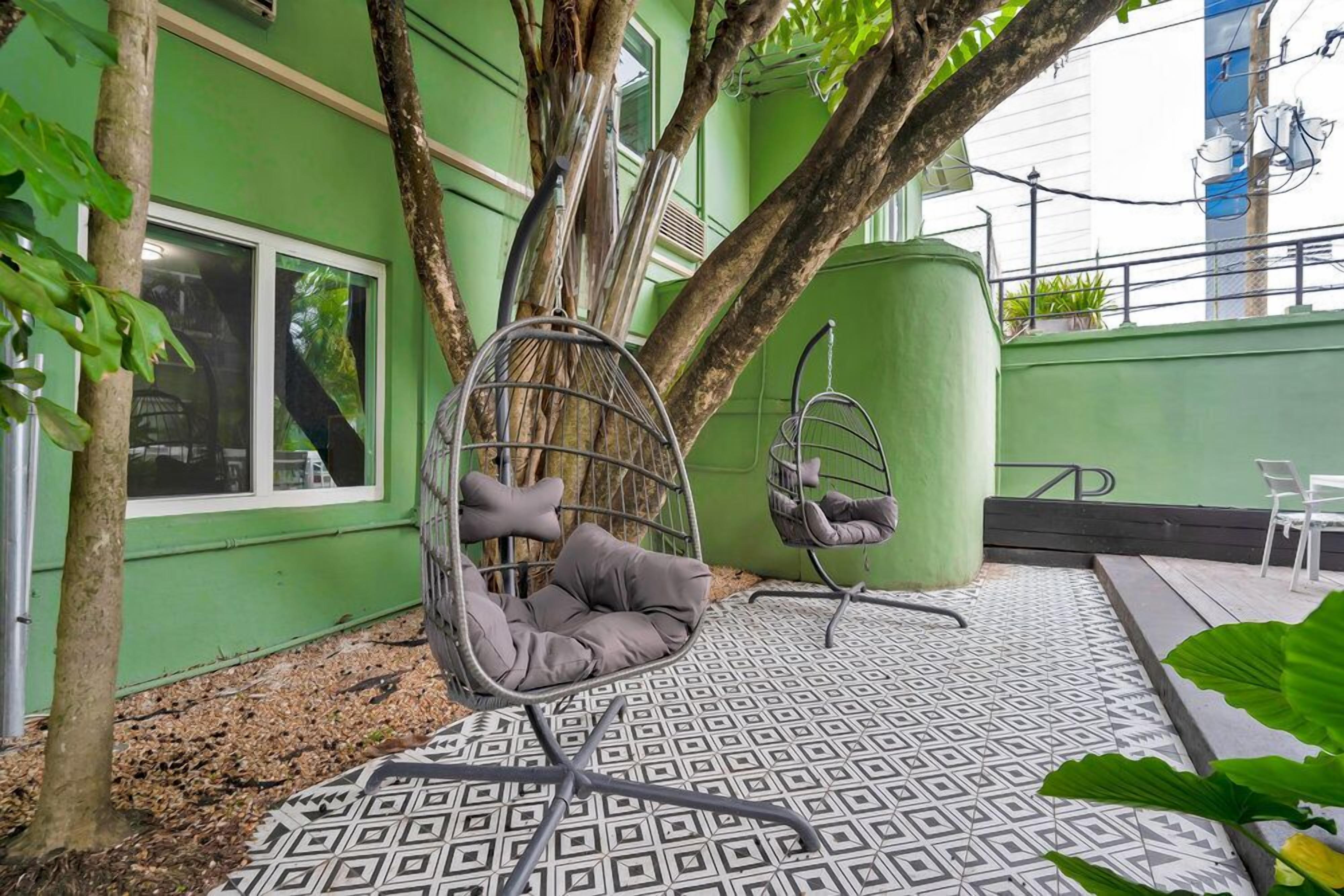 Room, 1 Queen Bed, Non Smoking | Terrace/patio