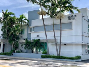 Exterior - Atrium Hotel, Trademark Collection by Wyndham (Miami Springs)