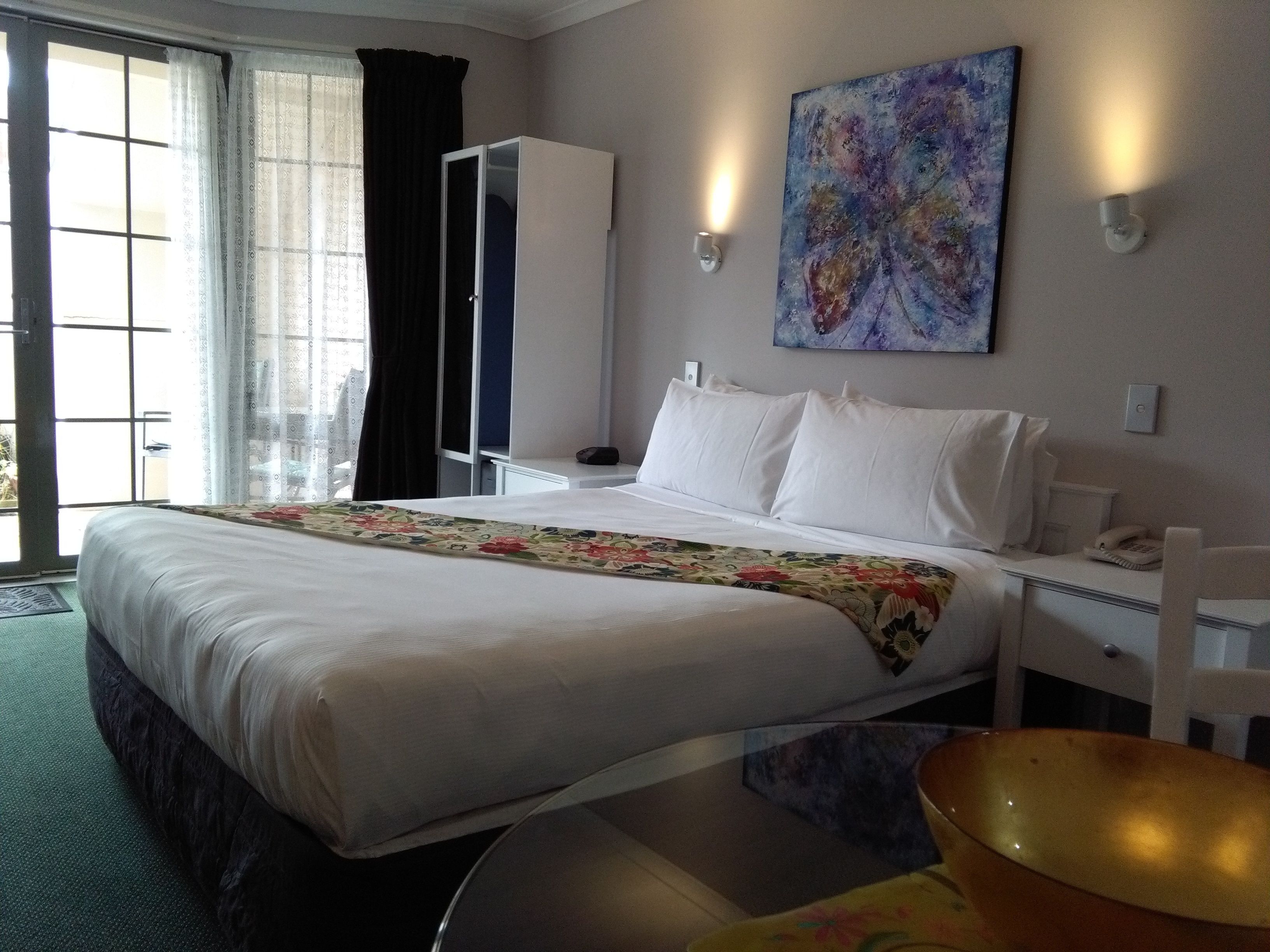 Verdunkelungsvorhänge, Bügeleisen/Bügelbrett, kostenloses WLAN