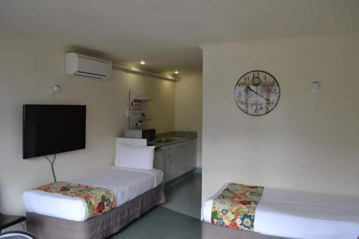 1 bedroom, blackout curtains, iron/ironing board, free WiFi