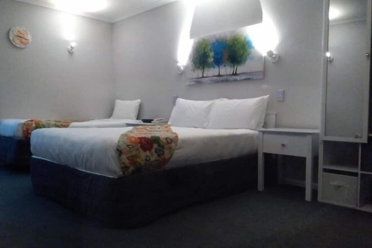 1 bedroom, blackout curtains, iron/ironing board, free WiFi