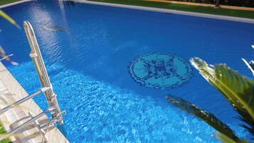 Outdoor pool, pool umbrellas, sun loungers