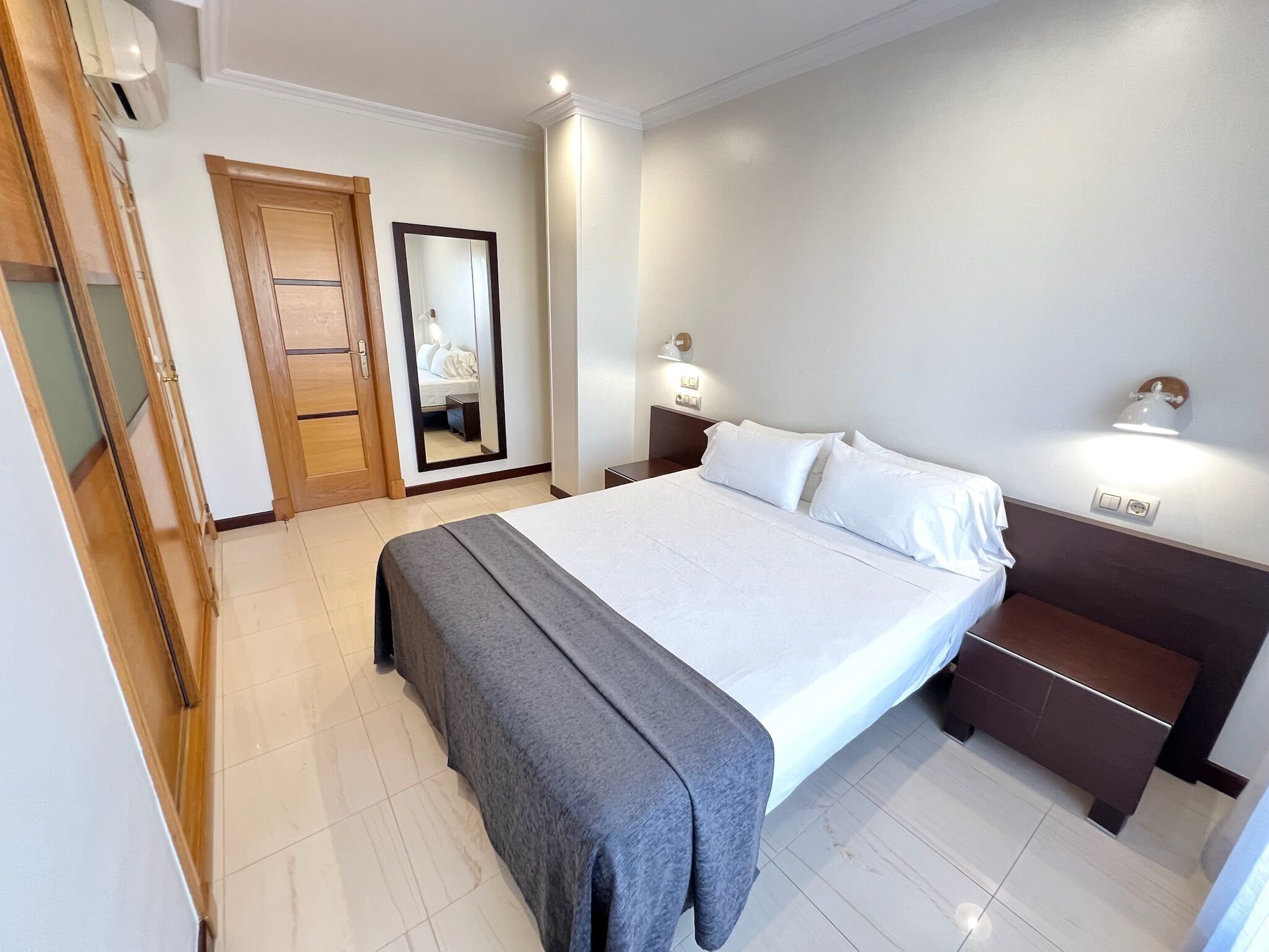 Iron/ironing board, cribs (surcharge), WiFi (free)