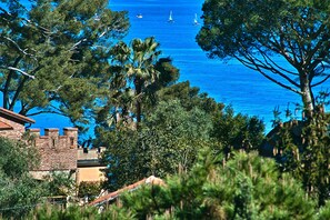 غرفة بريميم مزدوجة - بشرفة - بمنظر جزئي للبحر | إطلالة الغرفة