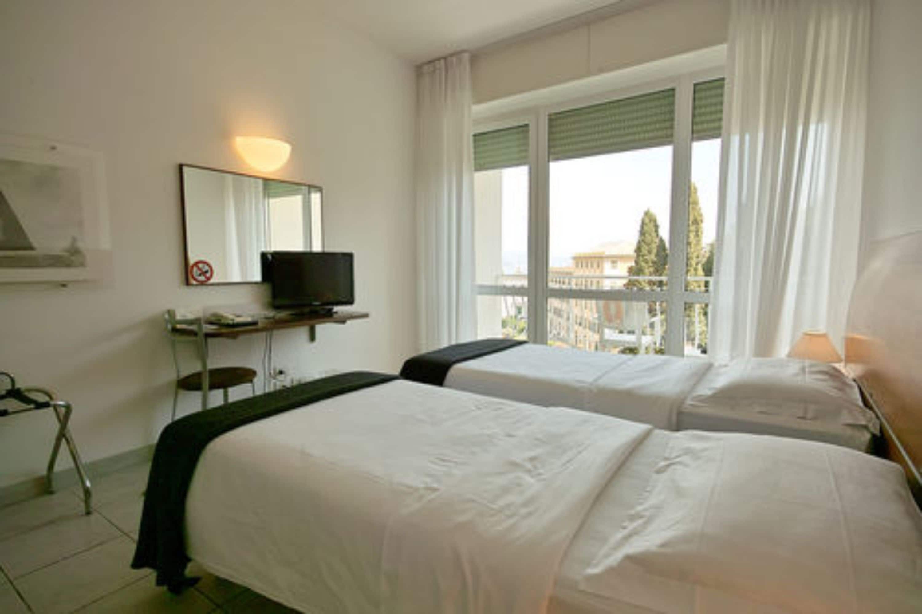 standard double room, balcony, sea view (frontal) | 1 bedroom, down duvets, memory-foam beds, in-room safe