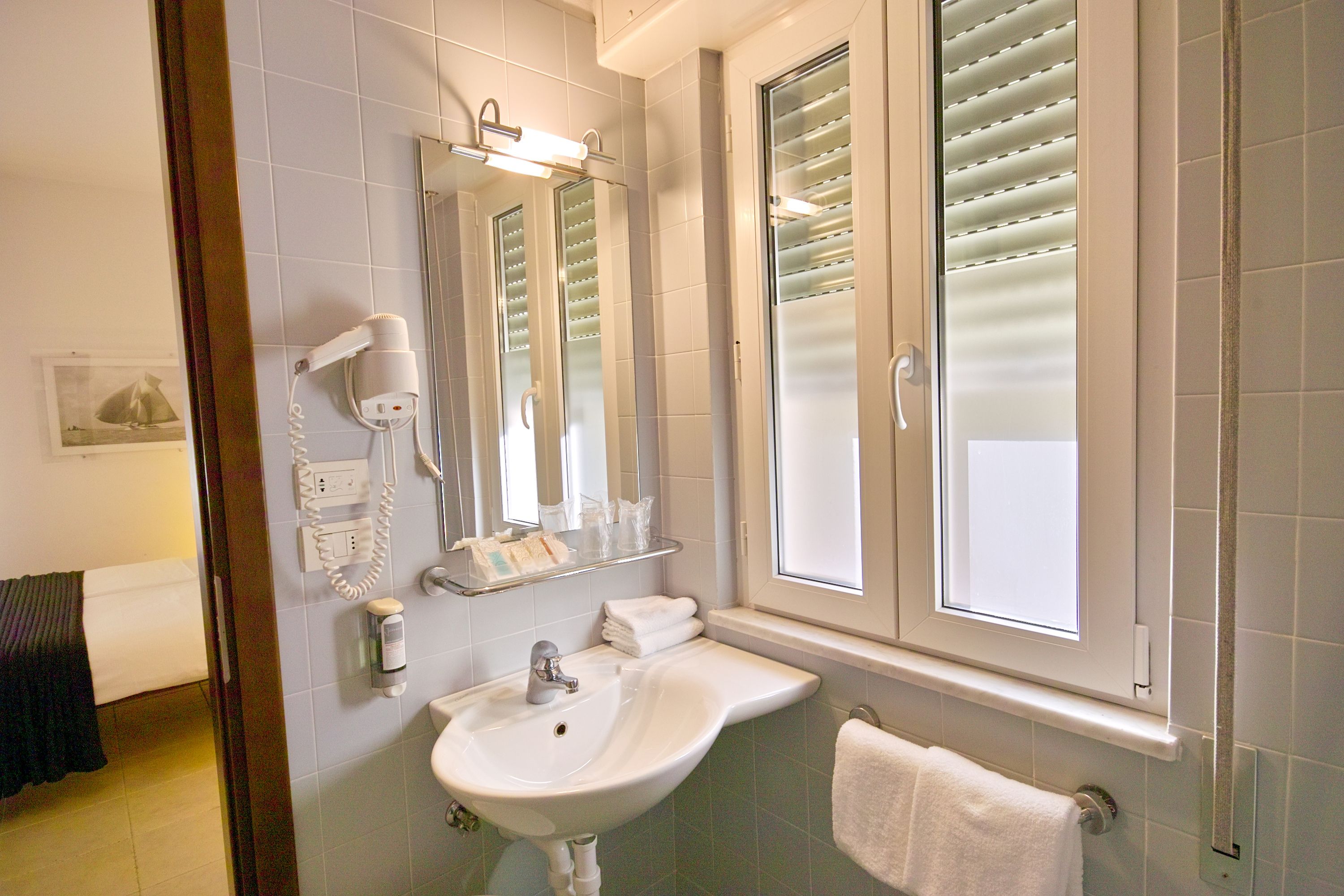 shower, free toiletries, hair dryer, bidet