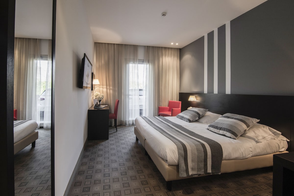 Down duvets, minibar, in-room safe, desk