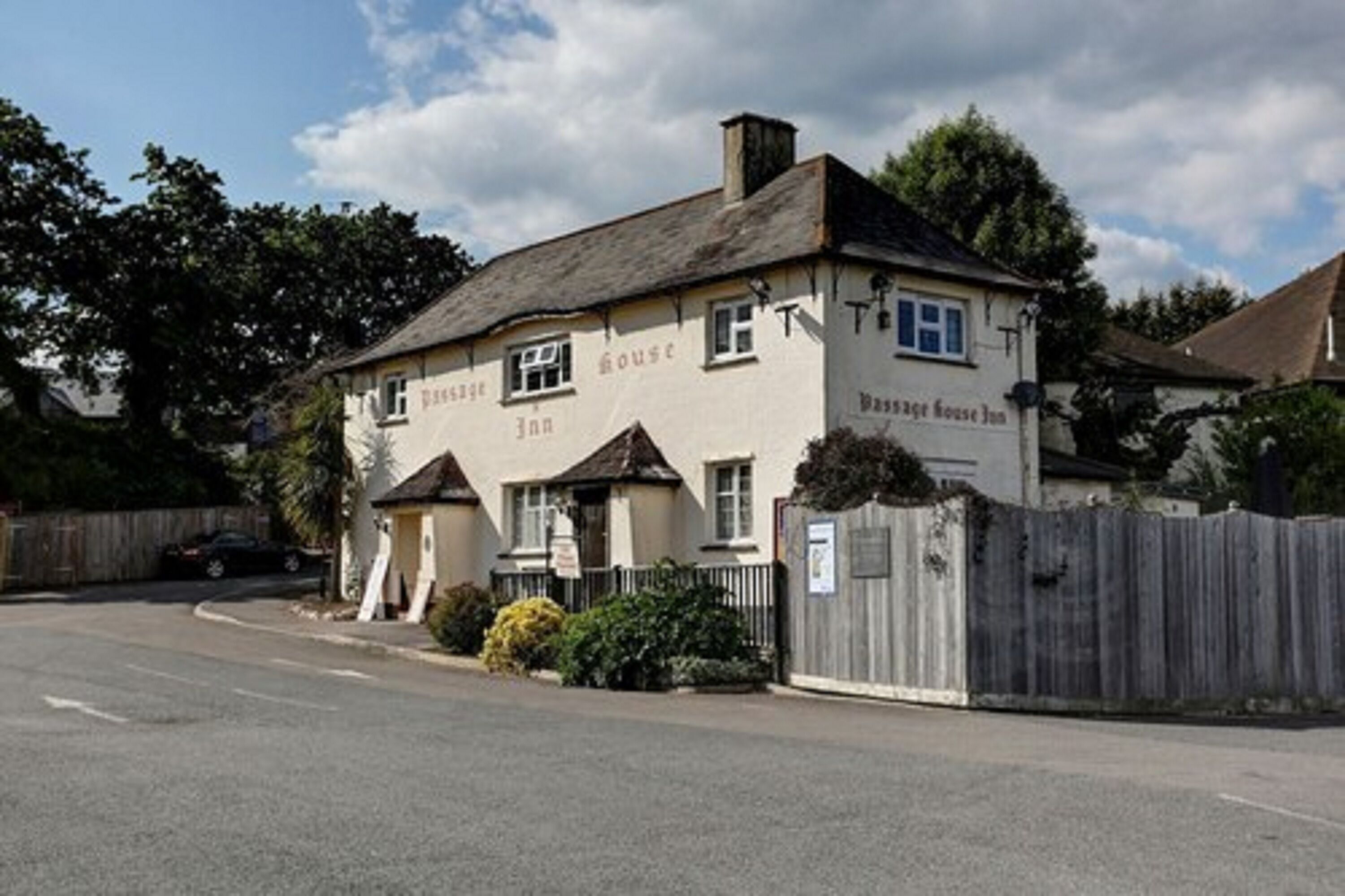 تقديم الإفطار والغداء والعشاء