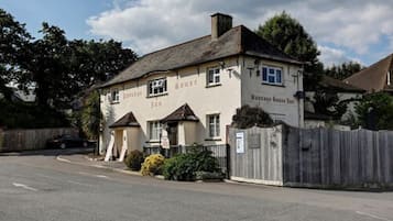 تقديم الإفطار والغداء والعشاء