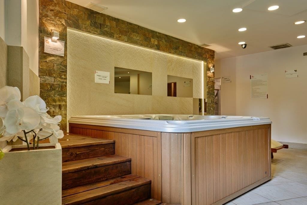 turkish bath/hammam, body treatments, aromatherapy, hot stone massages