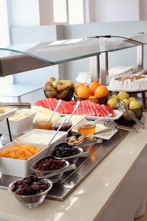 Breakfast and dinner served, international cuisine - Hotel JS Can Picafort (Santa Margalida)