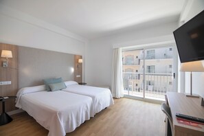 Desk, blackout drapes, soundproofing, free WiFi - Hotel JS Can Picafort (Santa Margalida)