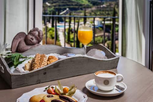 Daily buffet breakfast for a fee