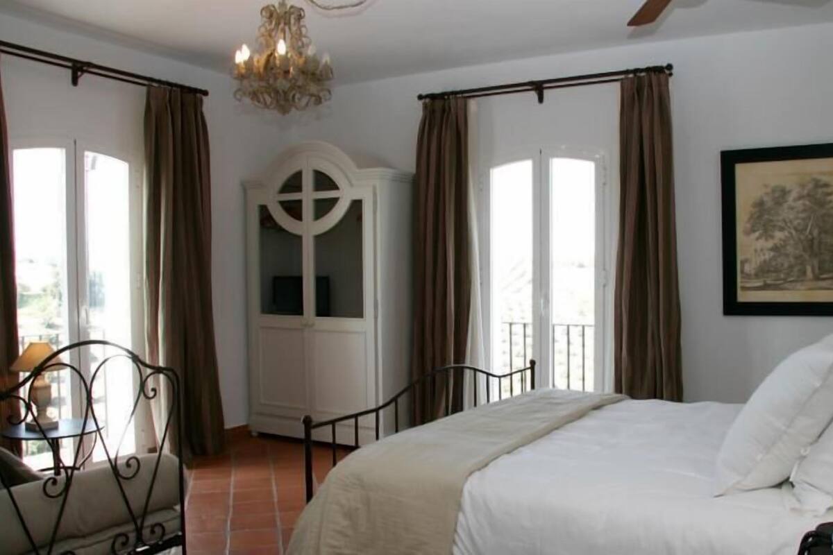 In-room safe, desk, blackout curtains, soundproofing