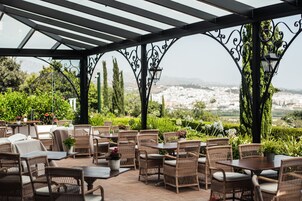 Breakfast, lunch, dinner served; Regional cuisine, sea views 