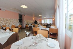 Se sirven cenas y cocina italiana 