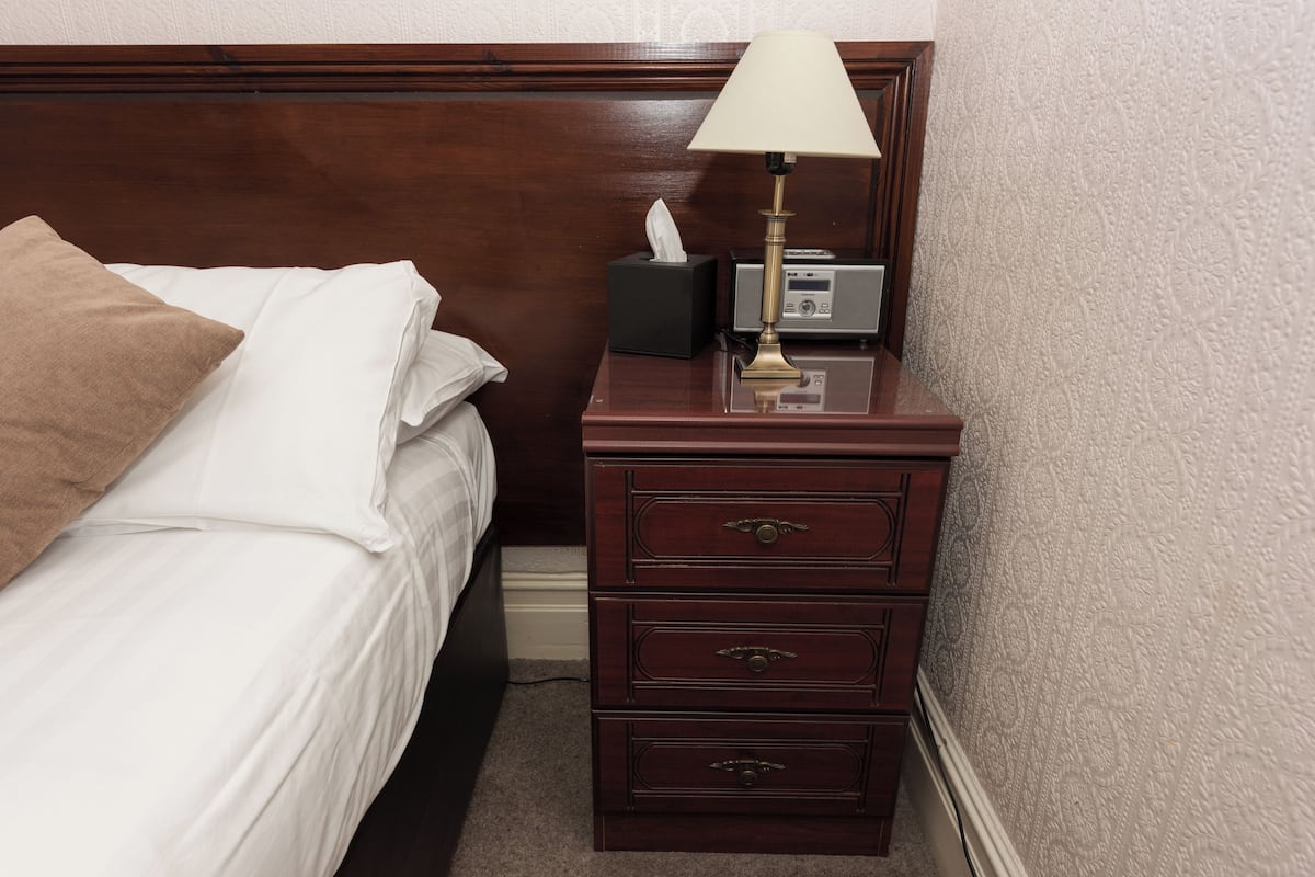 Bügeleisen/Bügelbrett, Zustellbetten, kostenloses WLAN, Bettwäsche