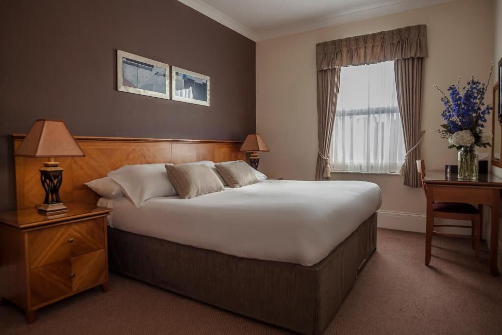 Junior Suite | Iron/ironing board, rollaway beds, free WiFi, bed sheets