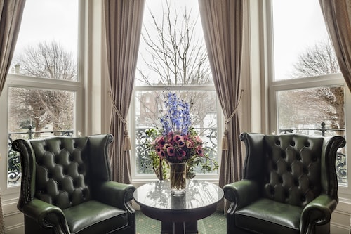 OYO Devonshire Park Hotel