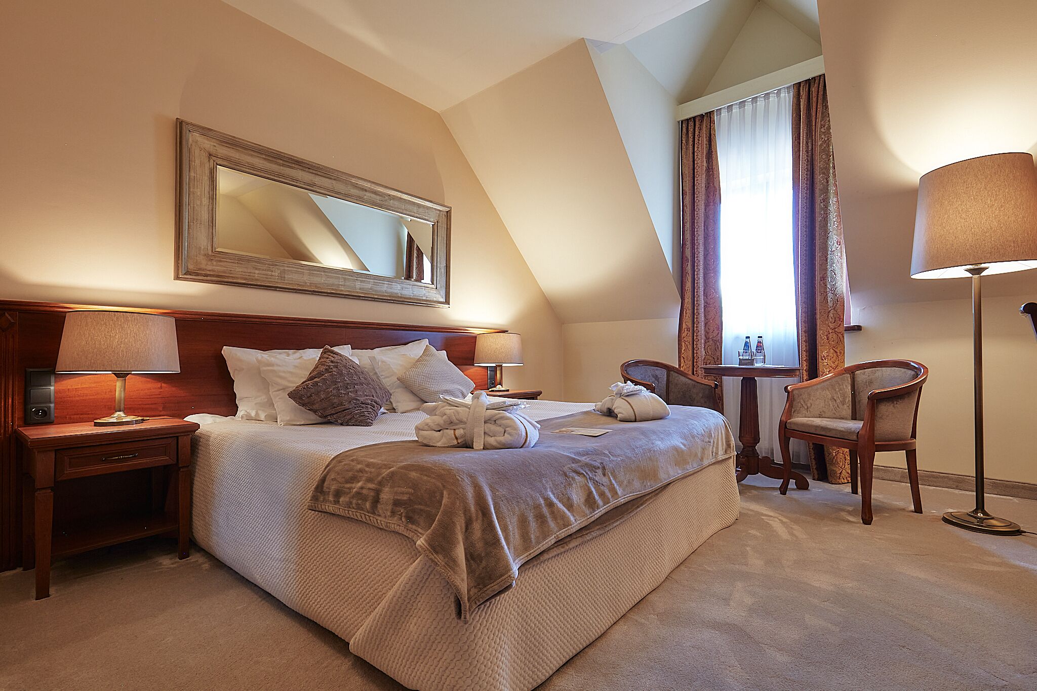 Single Room | Hypo-allergenic bedding, minibar, in-room safe, iron/ironing board