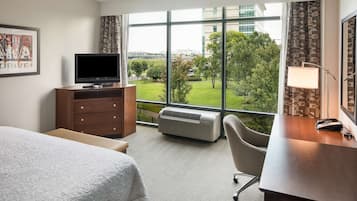 Safe på rommet, skrivebord og skrivebord for bærbar PC