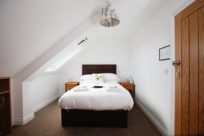 Double Room, Ensuite | Desk, iron/ironing board, free WiFi