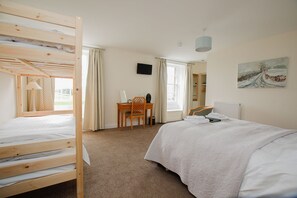 Family Room, Ensuite (Superior, with Bath) | Desk, iron/ironing board, free WiFi