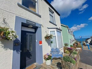 Front of property - Harbourlight Guest House (Saundersfoot)